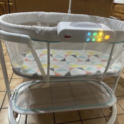 Fisher Price Soothing Bassinet 
