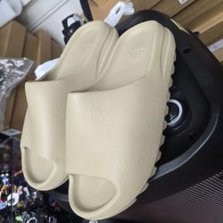 Ezzey slide size 11  adidas