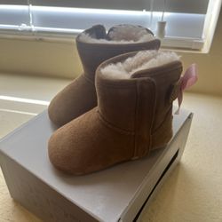 Ugg Size 02/03 