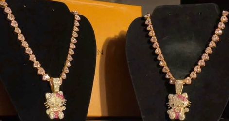 HELLO KITTY NECKLACE