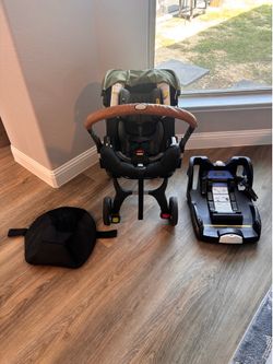 Doona with travel bag - free base included.