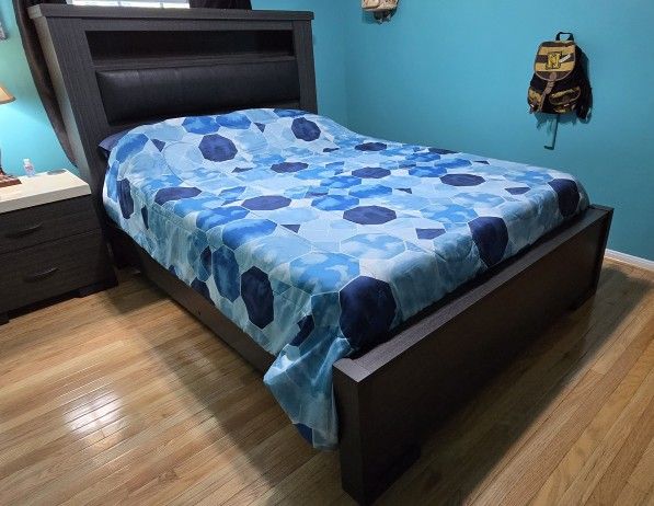 Bookshelf Bedroom and Side Table for Sale!