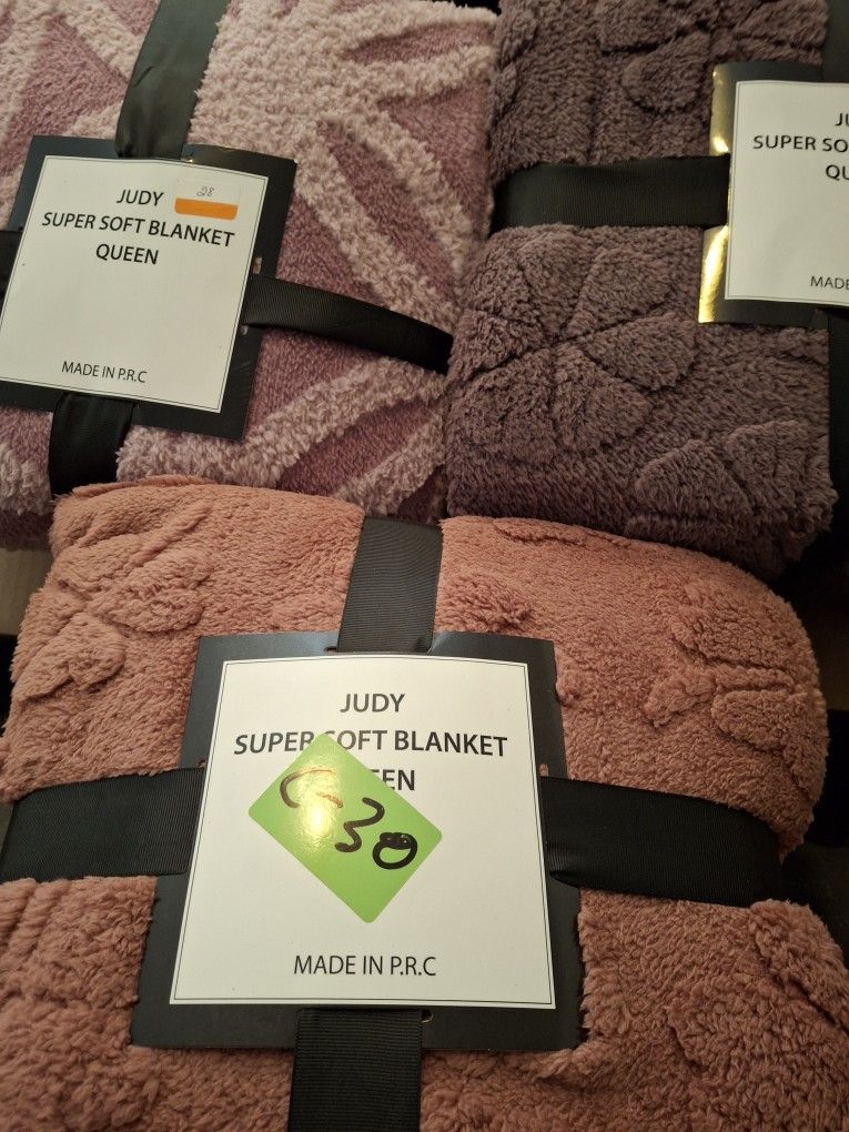 Super Soft Queen Sz Blanket