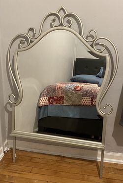 Little girls silver princess mirror