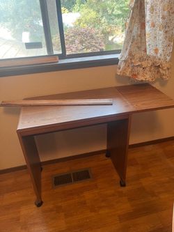 Extendable side table