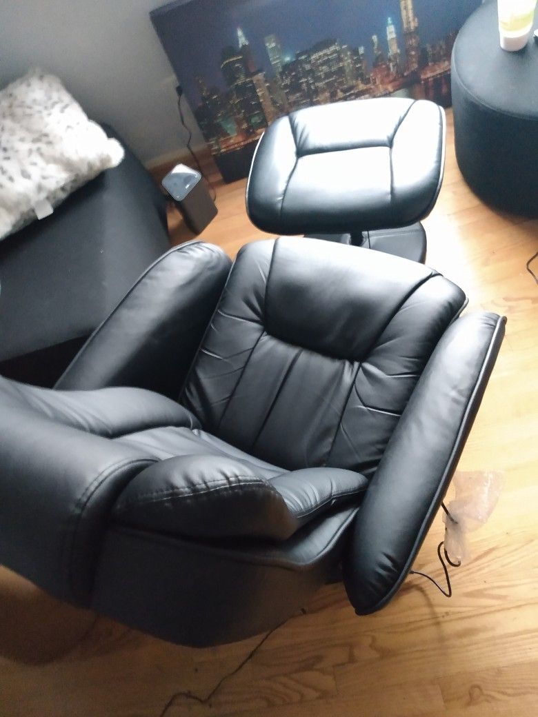 Vibrating Massage Chair With Ottoman