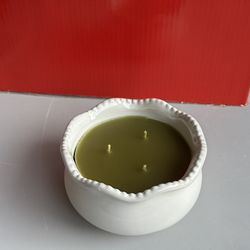 Celebrating Home Retired Hampton Home Candle Crisp Cotton Breeze