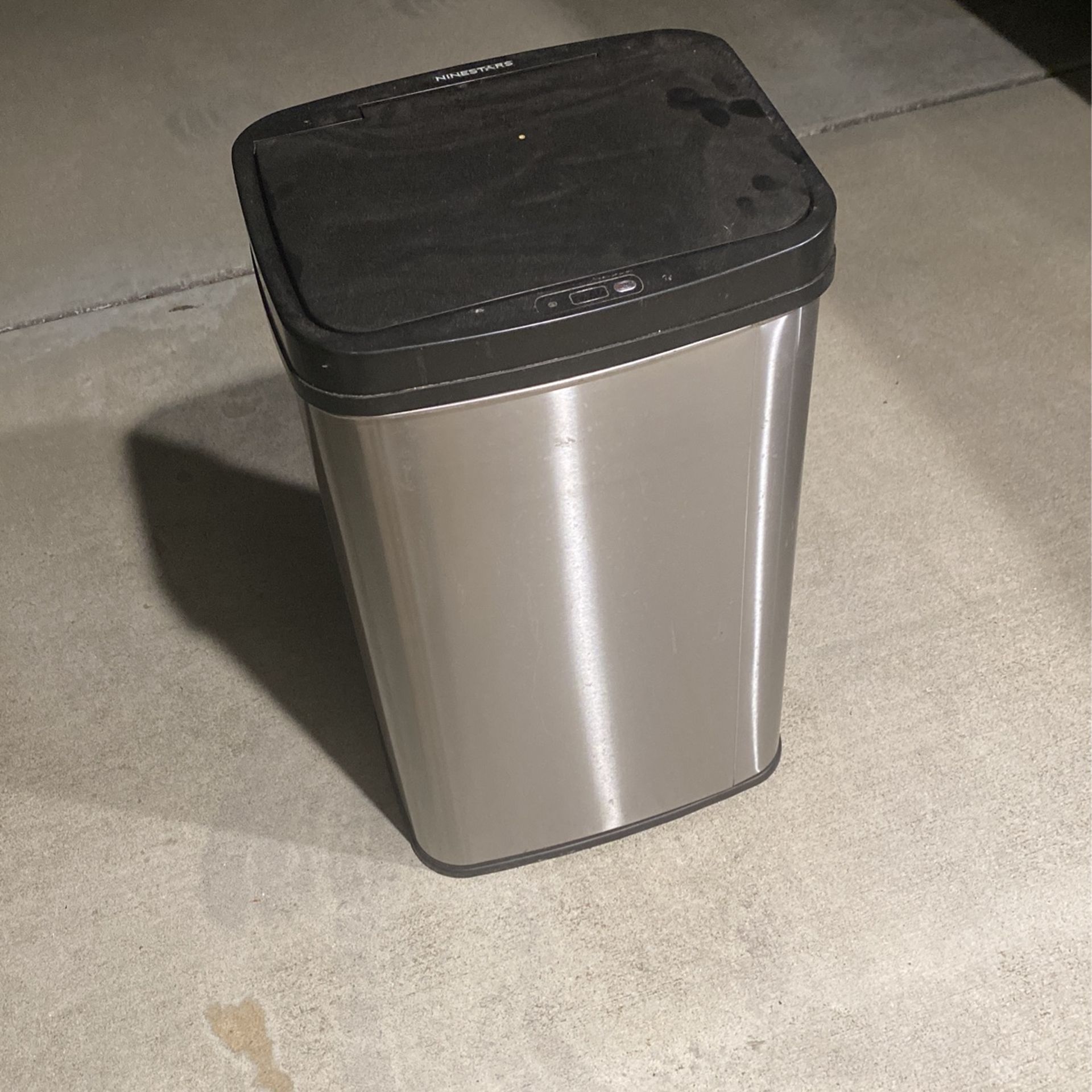 Trash Container Hand Motion Operated