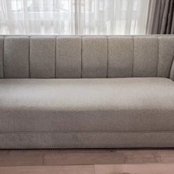 Modern Sofa/ Couch— Sillón Moderno