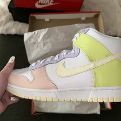 W NIKE DUNK HIGH SIZE 10.5