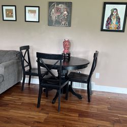 Blk Round Table W/3 Chairs