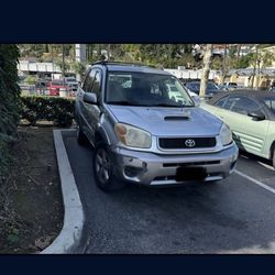 2005 Rav4  INTERIOR Parts ONLY. READ BELOW