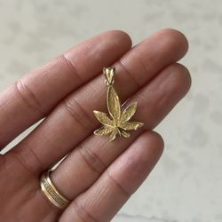 10k Gold Weed Pendant 