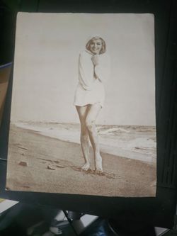 Marilyn Monroe lot of pictures and painting