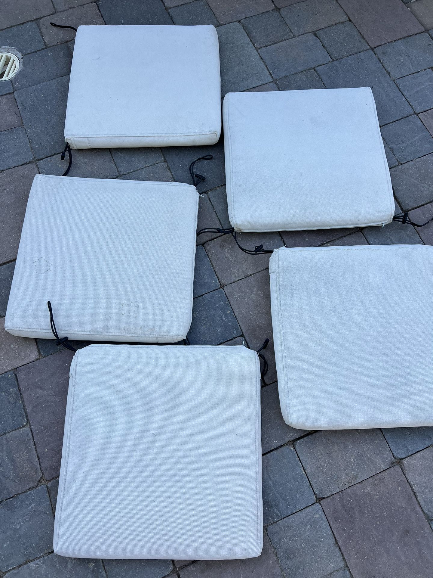5 Piece Outdoor Patio Furniture Cushions in White Located in concord Very good condition No damages Covers are removable Measures 18” x 18” $50