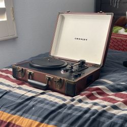 Crosley CR6019A-BR Brown Suitcase Record Player USB Executive Portable Turntable