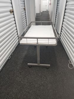 Retail Dumping Table