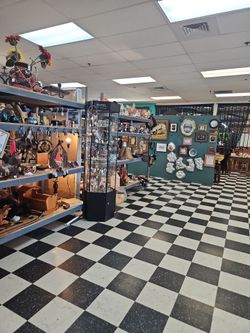 Parking Lot Sale At The Antique Mall Of America