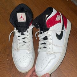 Jordan 1s White Chicago 