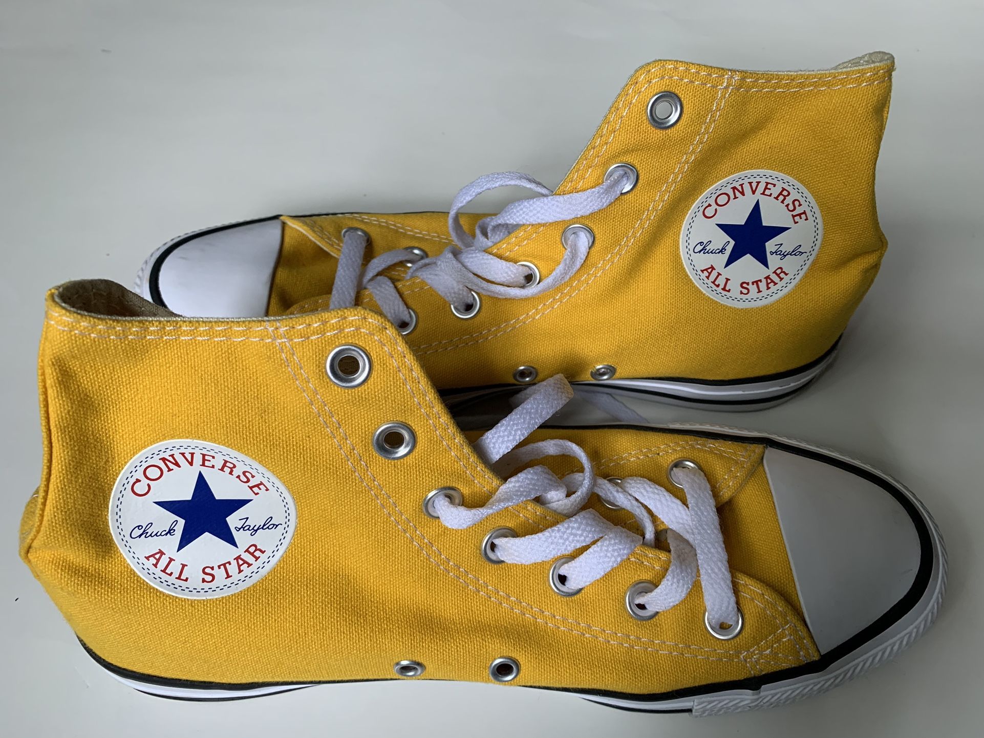 Converse All Star Chuck Taylor Sneakers Women’s 8 Men’s 6