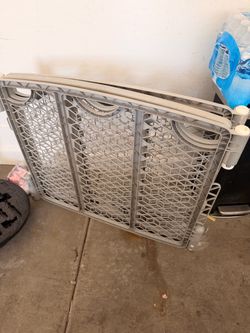Dog / Baby Gate - NEEDS PICKUP TODAY
