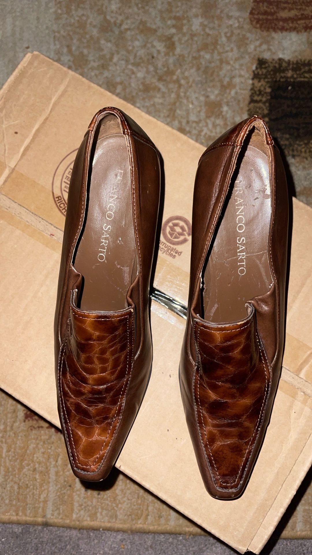 Leather women’s shoe