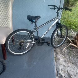 26 Hinches Huffy Bike Everything Works Good Good Tires 