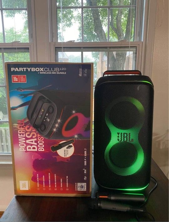 JBL PartyBox Club 120 + Wireless Mic
Bundle + Wired JBL PartyBox Mic 100