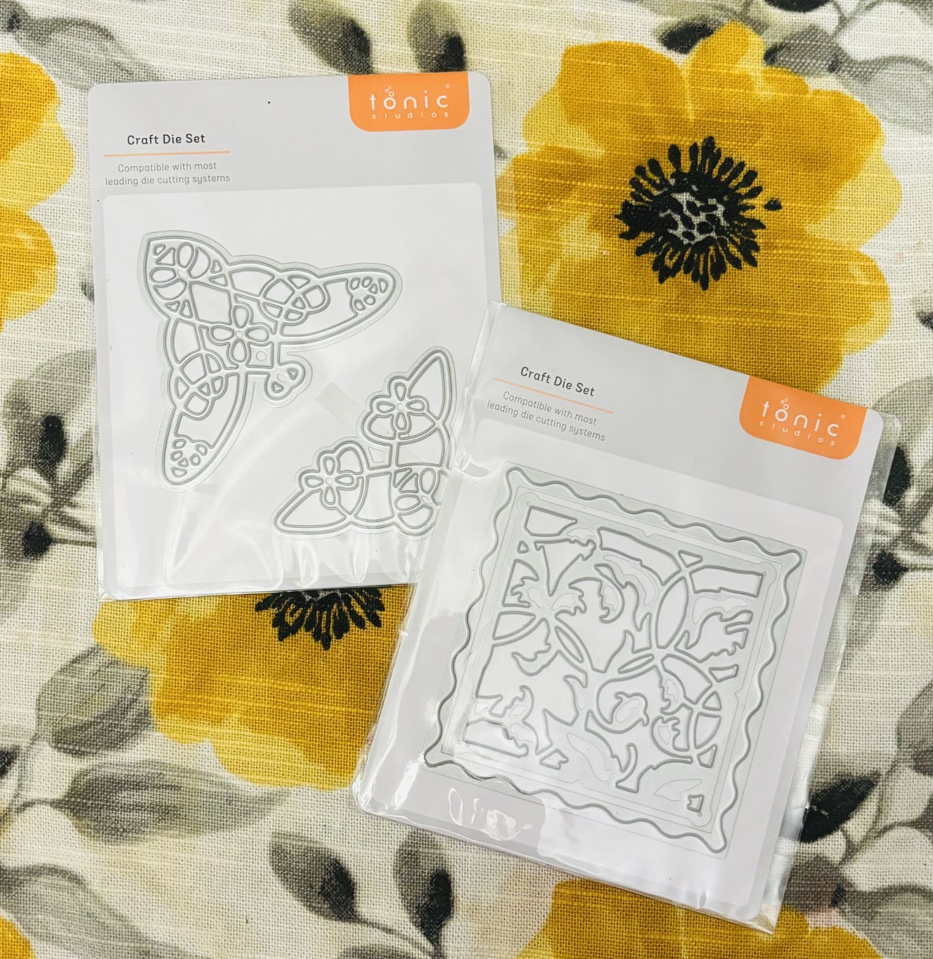 2 Sets Tonic Studios 2pc Celtic Corner Dies & Tangled Vine Die