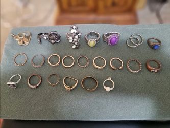 23 MEN'S AND LADIES RINGS