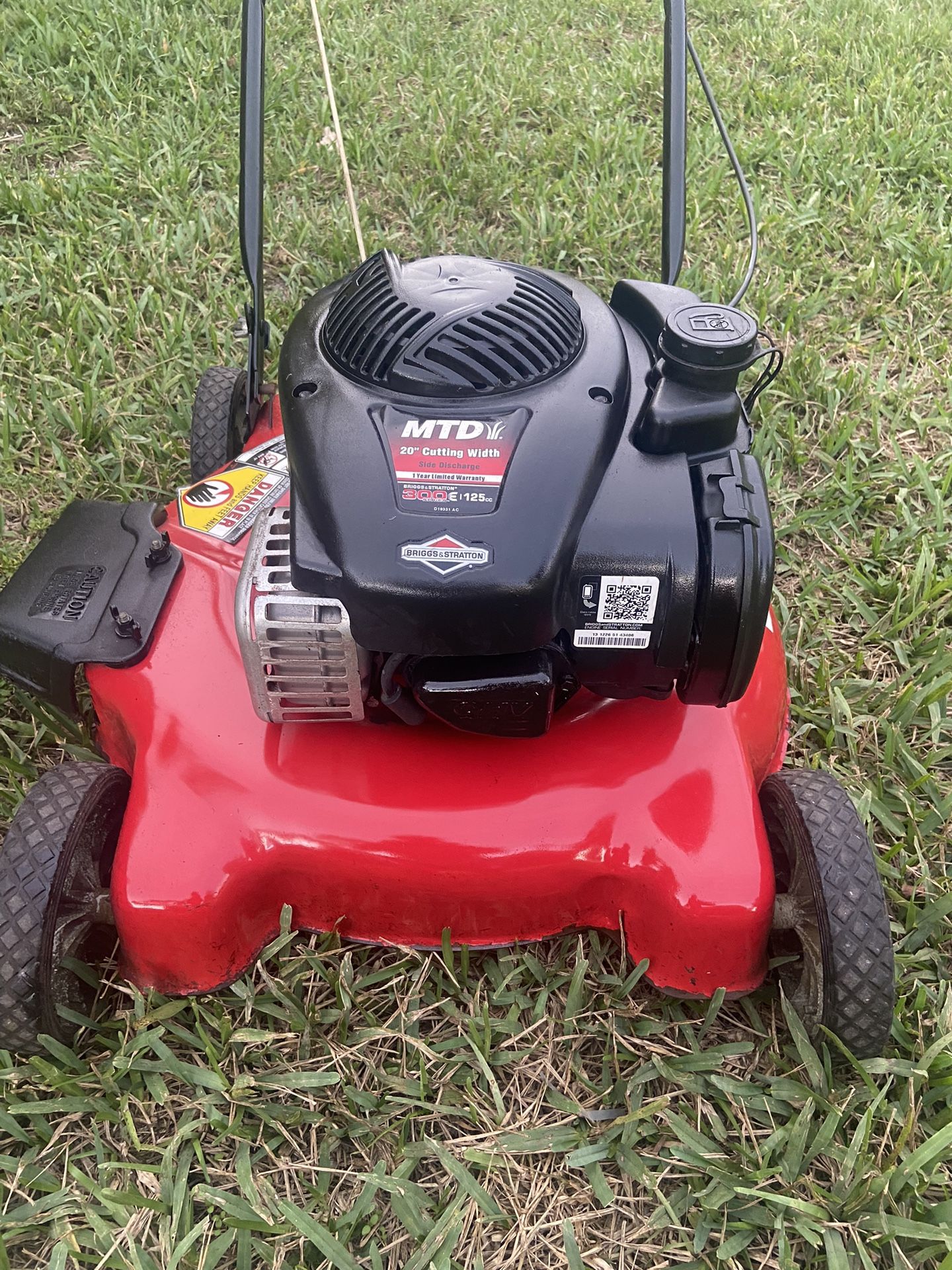 IMMEDIATELY AVAILABLE PUSH LAWNMOWER MTD POWERED BY BRIGGS AND