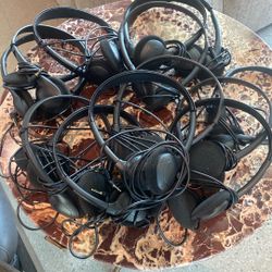 (14)  Black wired stereo headphones