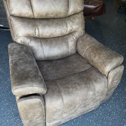 Electric recliner/ lift chair
