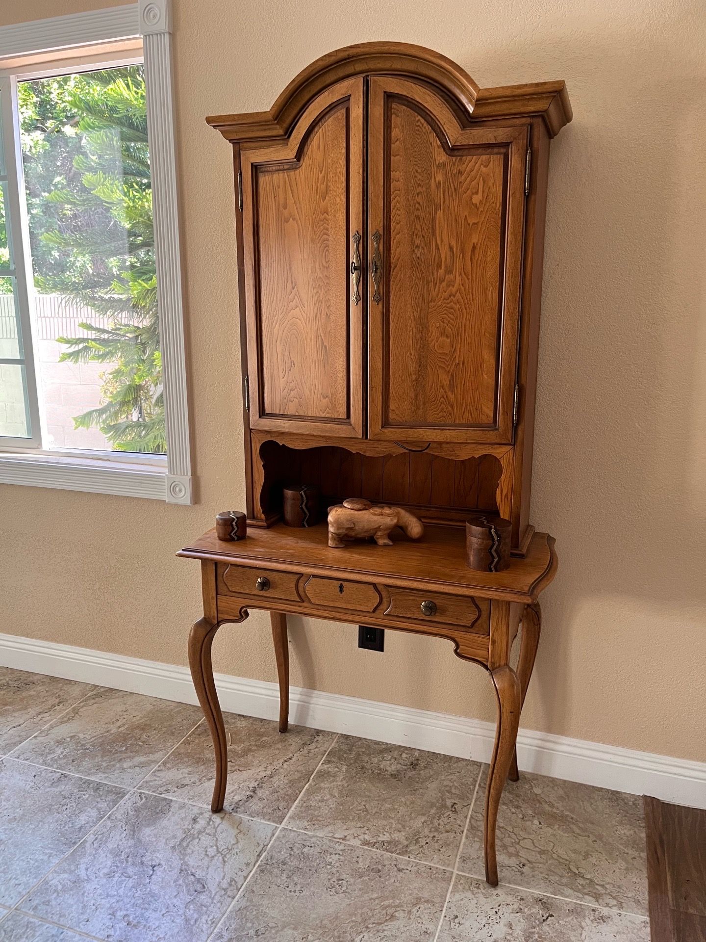 HIGH END THOMASVILLE ANTIQUE SECRETARY CABINET IN PRISTINE CONDITION