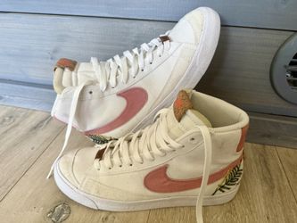 Women’s Nike Blazer Mid’ 77 Size 8.5