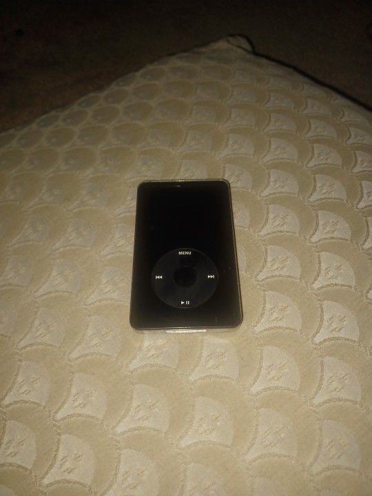 2005 I Pod W/ Charger