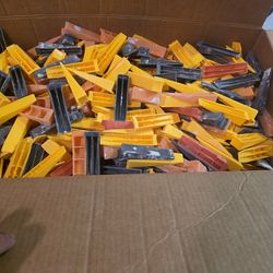 Box of leveling wedges and space clamps