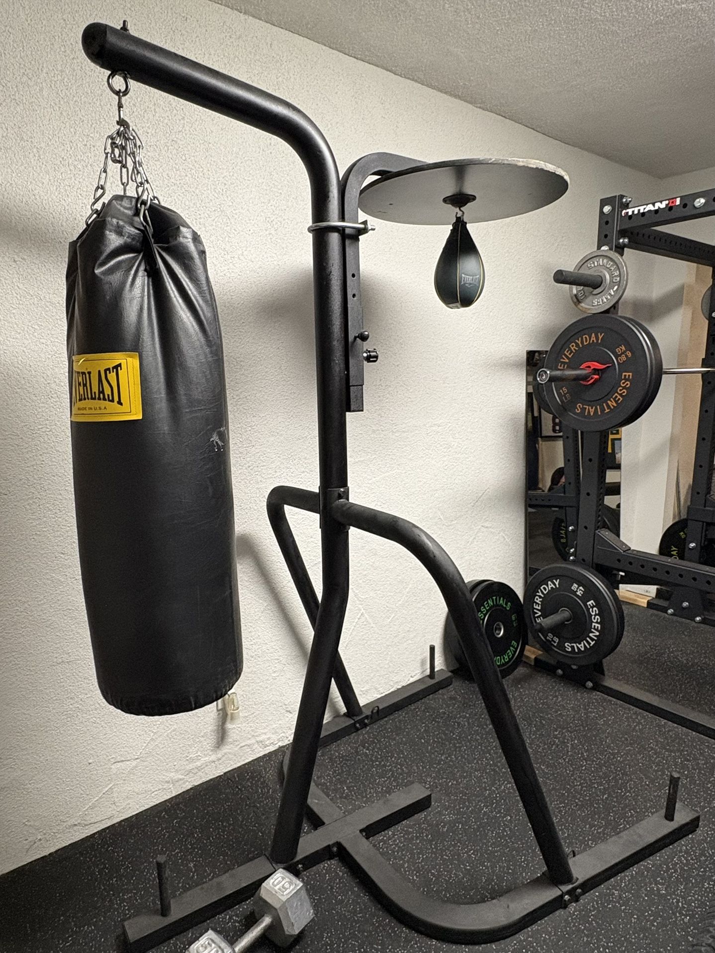 Everlast Punching And Speed Bags With Stand