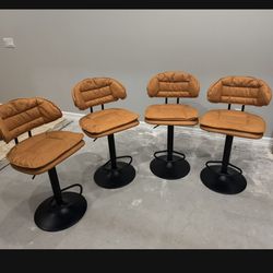 Beautiful 4 Bar Stools New Condition Adjustables