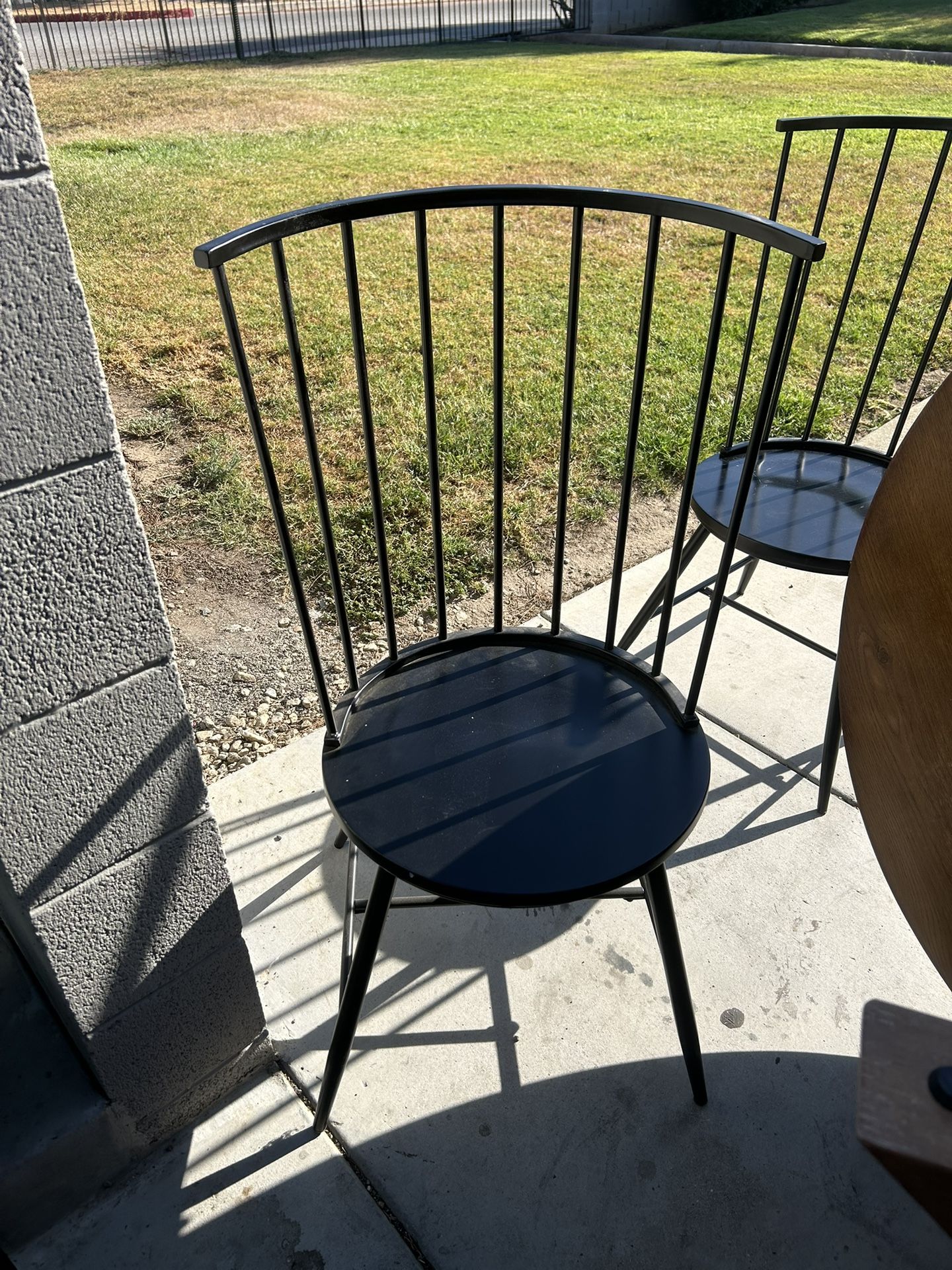 4 Chairs And Mirror 