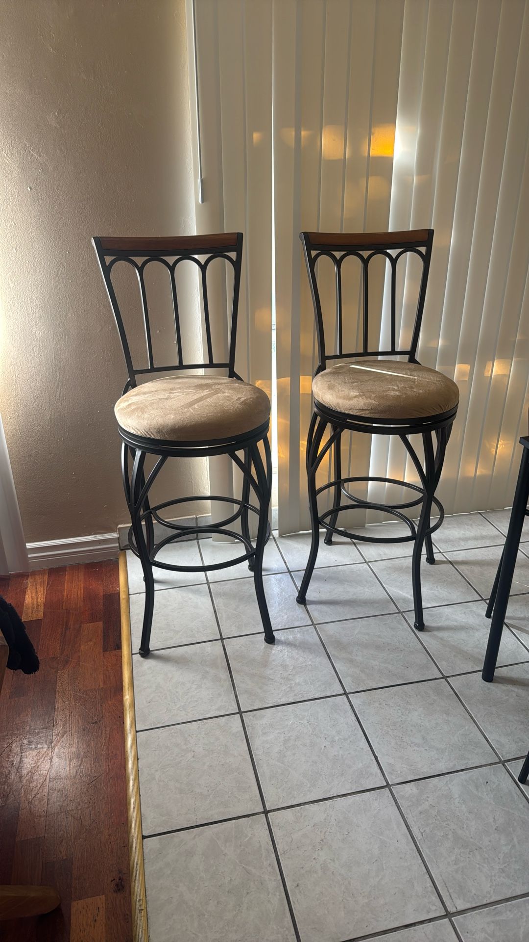2 Bar Stools