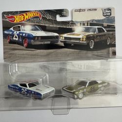 Hot Wheels 2-Pack '69 Ford Torino Talladega and '66 Chevelle