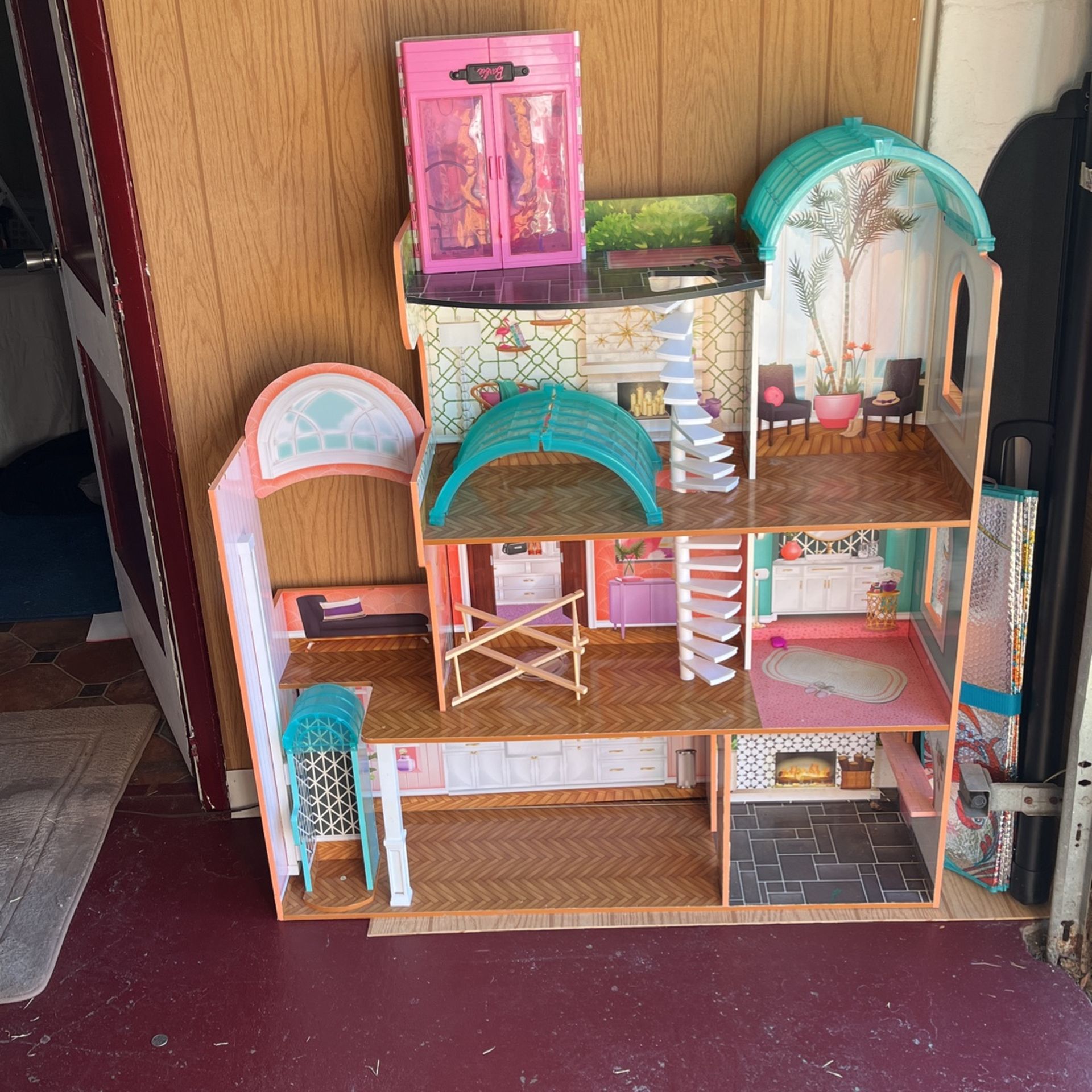 Doll House 