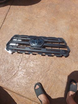 Toyota Tacoma Grill OEM Off 2020 Tacoma With Emblem