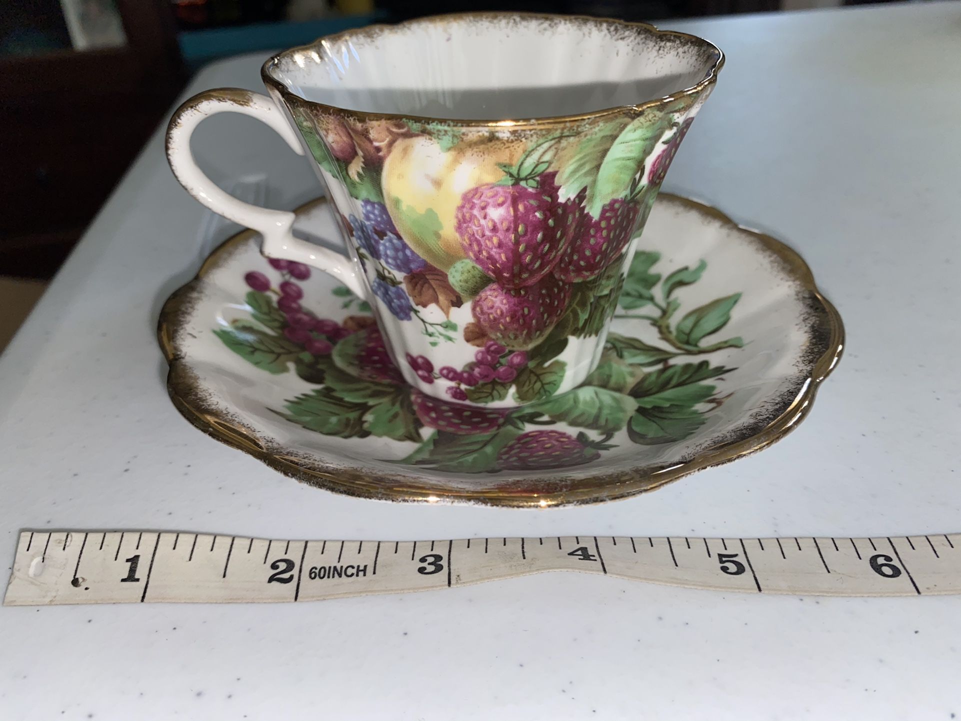 ROYAL STANDARD FINE BONE CHINA ENGLAND 1060