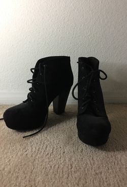 Size 6 Black Laced Up Short Heels