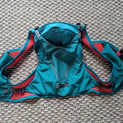Osprey Vest Running Backpack Dyna 6 Bat Wrap Wearable Hydration Water Trail Hiking Biking Women's Small REI Gregory Arc'teryx North Face Nike Day Bag