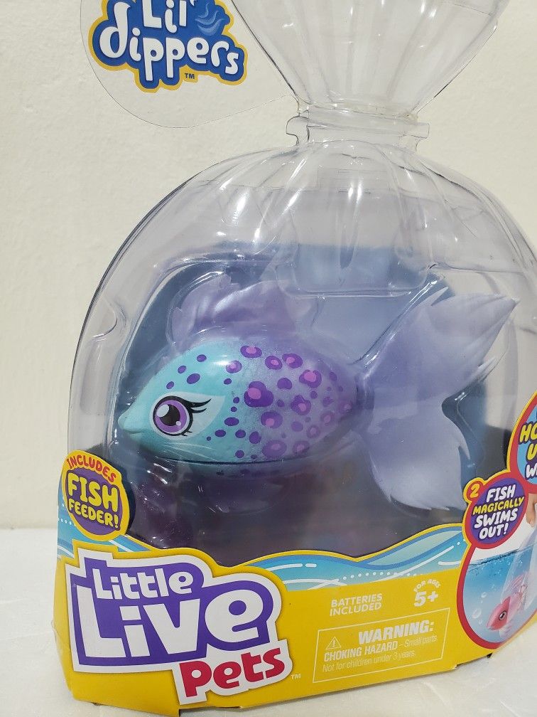 Little Live Pets Lil' Dippers Furtail Water Swimming Fish Toy
