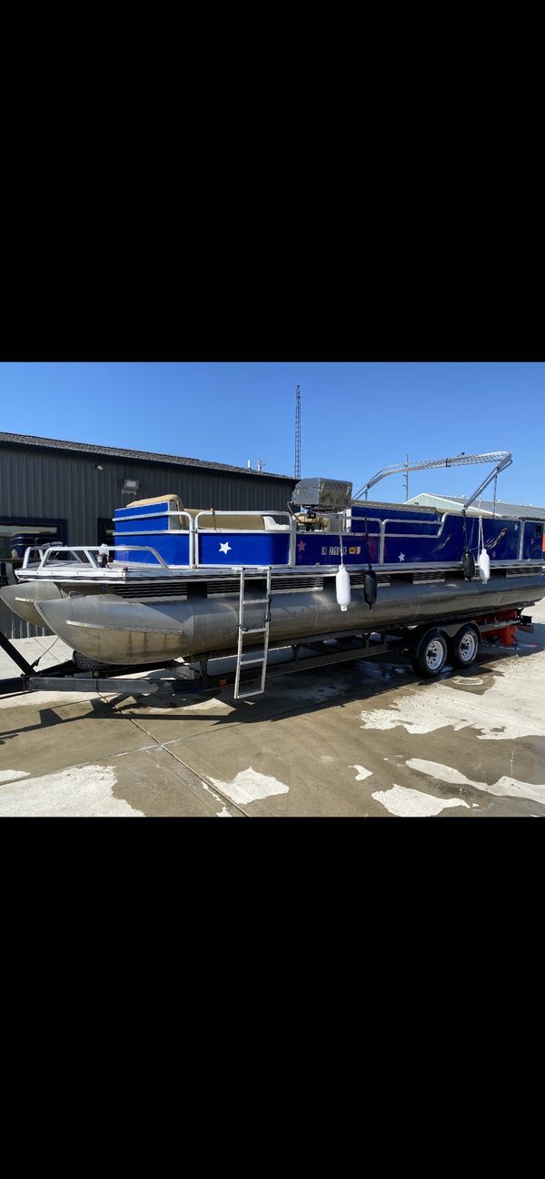 Pontoon boat for Sale in Greenfield, IN - OfferUp