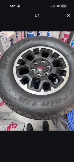 TRD off -road wheels and tire set
